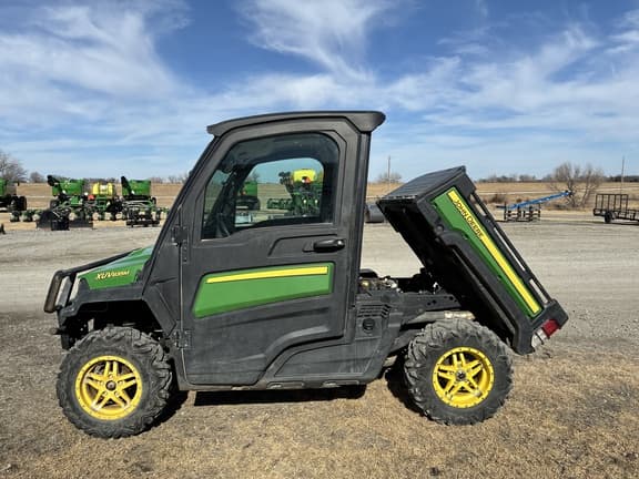 Image of John Deere XUV 835M equipment image 1