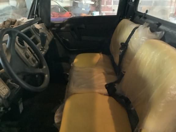 Image of John Deere XUV 835M equipment image 2