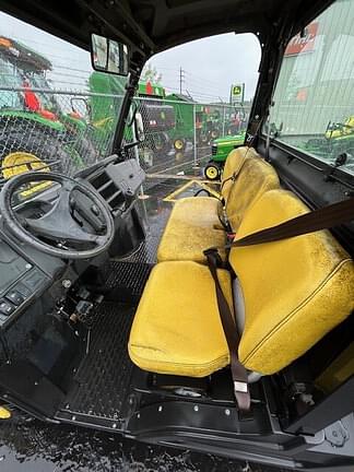 Image of John Deere XUV 835M equipment image 4