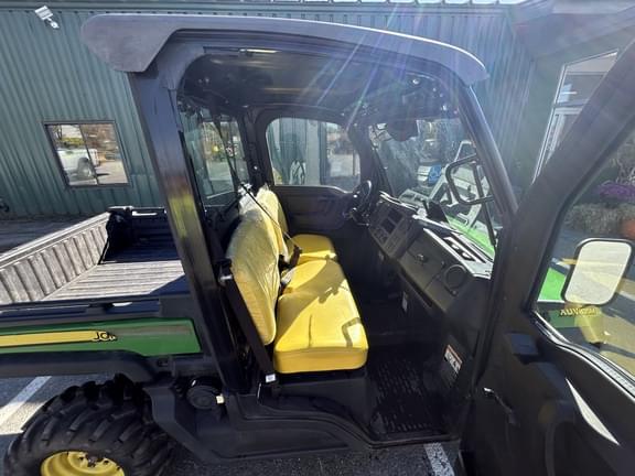 Image of John Deere XUV 835M equipment image 2