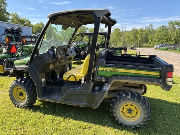 Image of John Deere XUV 835M equipment image 2