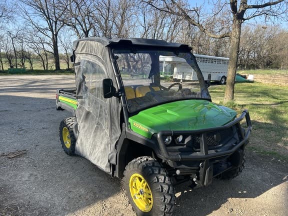 Image of John Deere XUV 835M equipment image 1
