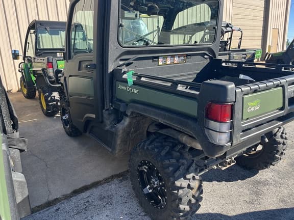 Image of John Deere XUV 835M equipment image 2