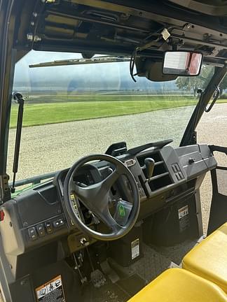 Image of John Deere XUV 835M equipment image 3