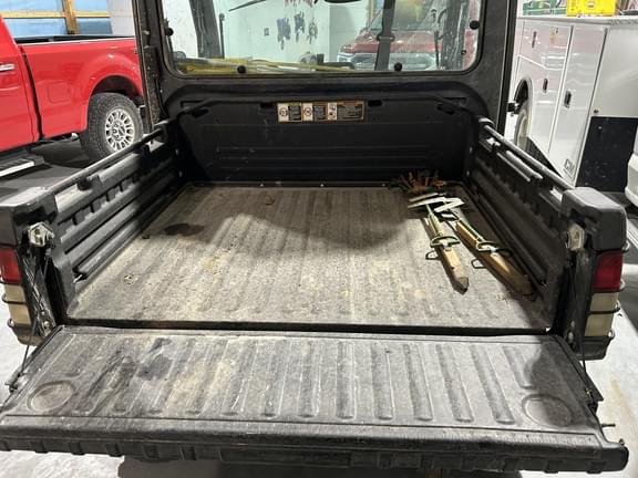 Image of John Deere XUV 835M equipment image 4