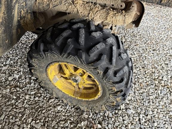 Image of John Deere XUV 835M equipment image 4
