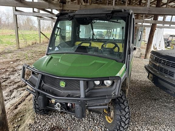 Image of John Deere XUV 835M equipment image 1