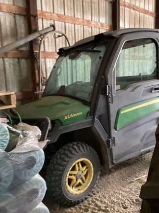 Image of John Deere XUV 835M equipment image 1
