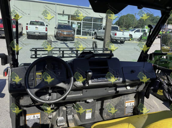 Image of John Deere XUV 835M equipment image 2
