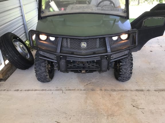 2018 John Deere XUV 835M Equipment Image0