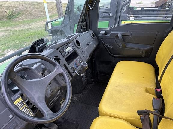 Image of John Deere XUV 835M equipment image 4