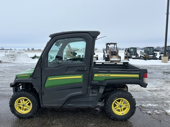 Image of John Deere XUV 835M equipment image 1