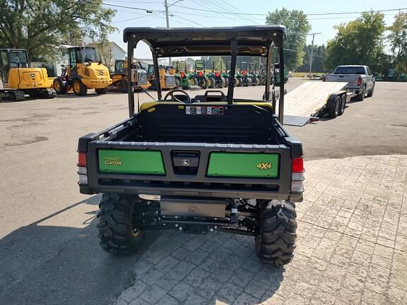 Image of John Deere XUV 835M equipment image 3