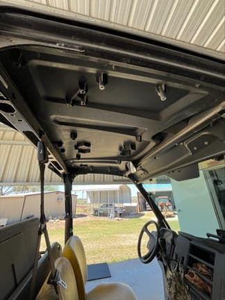 Image of John Deere XUV 835M equipment image 2