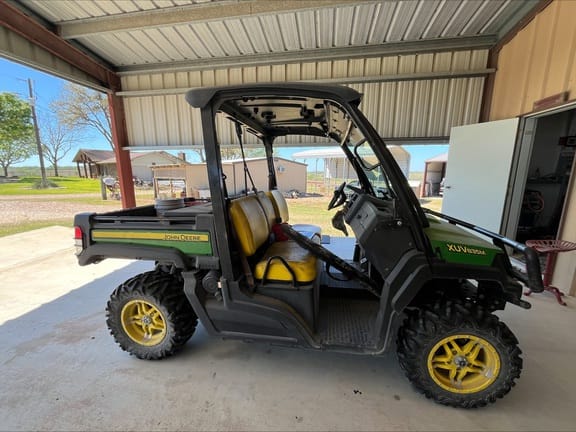 2018 John Deere XUV 835M Equipment Image0