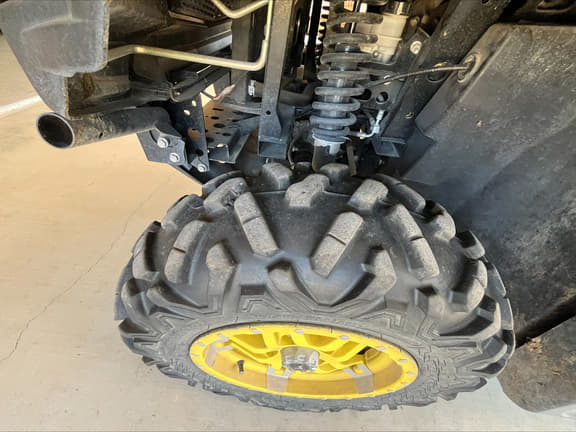 Image of John Deere XUV 835M equipment image 4