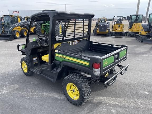 Image of John Deere XUV 835M equipment image 2