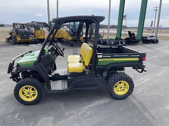 Image of John Deere XUV 835M equipment image 1