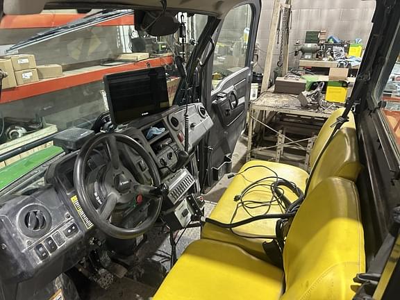 Image of John Deere XUV 835M equipment image 1