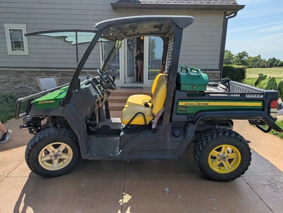 Image of John Deere XUV 835M Primary image