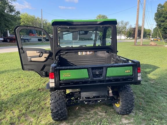 Image of John Deere XUV 835R equipment image 2