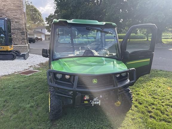 Image of John Deere XUV 835R equipment image 3