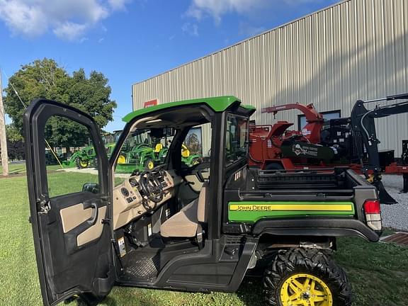 Image of John Deere XUV 835R equipment image 1