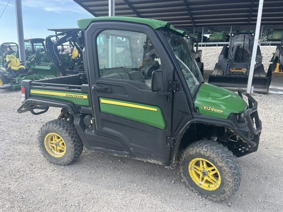 2018 John Deere XUV 835R Equipment Image0