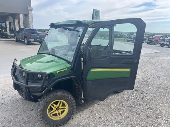 Image of John Deere XUV 835R equipment image 1