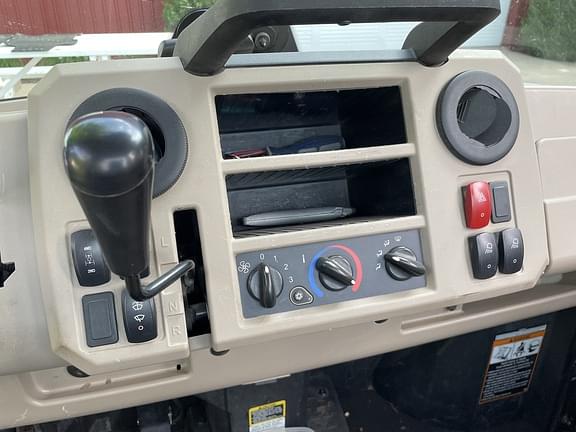 Image of John Deere XUV 835R equipment image 3