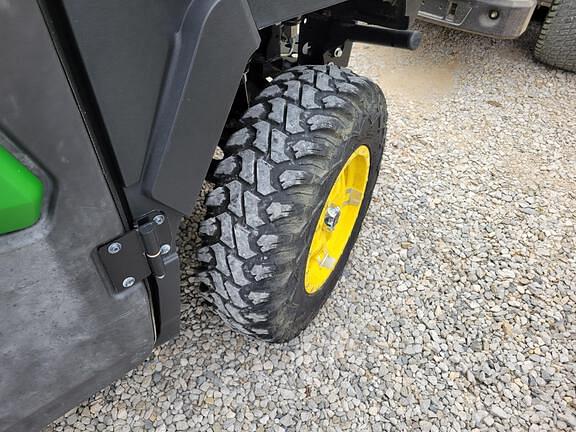 Image of John Deere XUV 835R equipment image 4