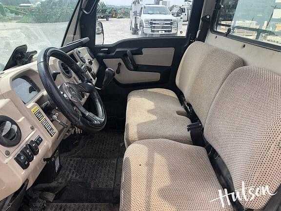 Image of John Deere XUV 835R equipment image 2
