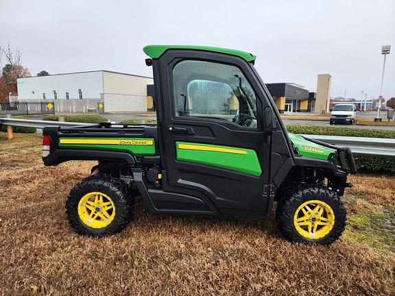 Image of John Deere XUV 835R equipment image 2