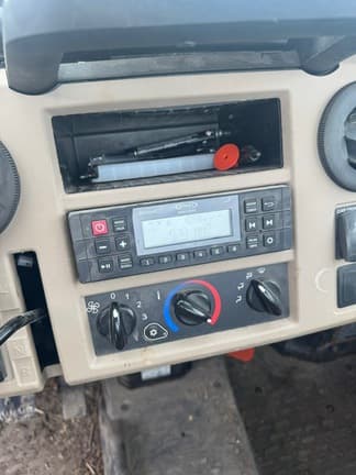 Image of John Deere XUV 835R equipment image 1