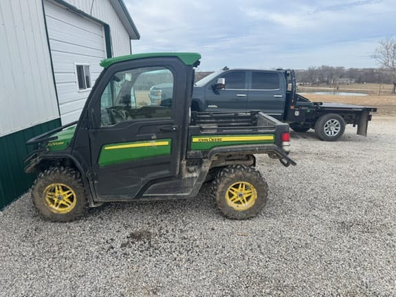 2018 John Deere XUV 835R Equipment Image0