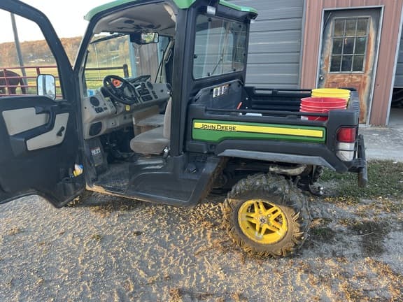 Image of John Deere XUV 835R equipment image 1