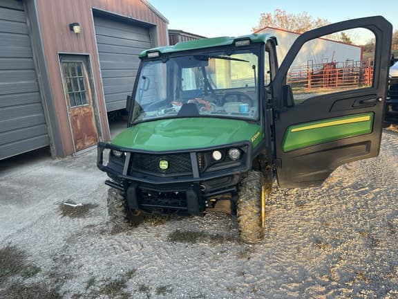 Image of John Deere XUV 835R equipment image 2