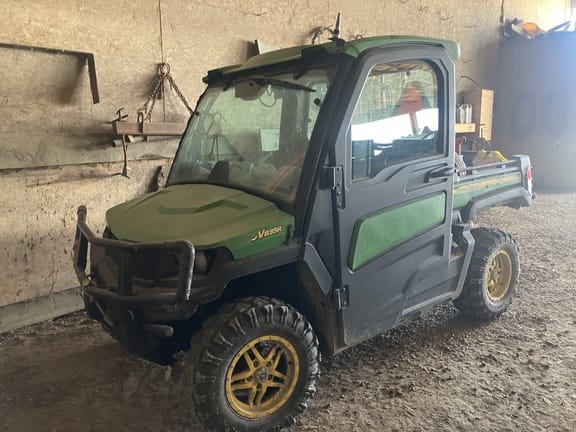 2018 John Deere XUV 835R Equipment Image0