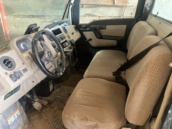 Image of John Deere XUV 835R equipment image 2