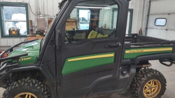 Image of John Deere XUV 835R Image 0