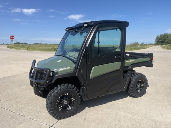 Image of John Deere XUV 835R equipment image 1