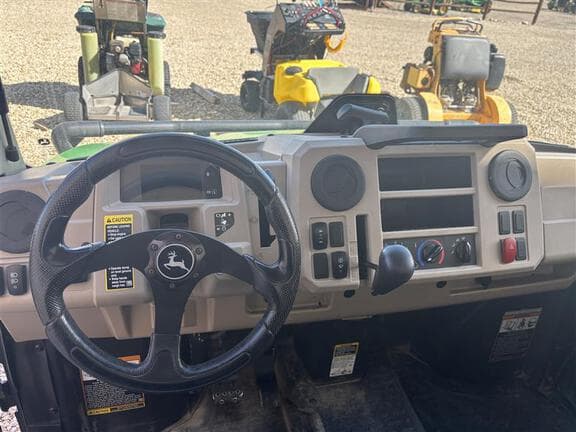 Image of John Deere XUV 835R equipment image 2