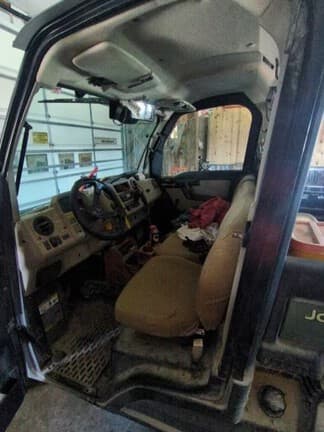 Image of John Deere XUV 835R equipment image 3