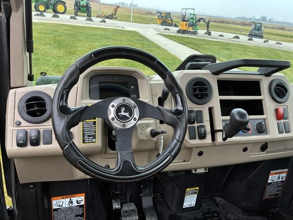 Image of John Deere XUV 835R equipment image 4