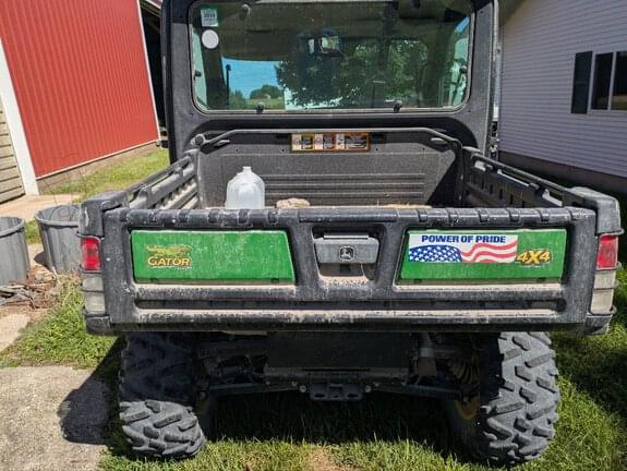 Image of John Deere XUV 835R equipment image 4