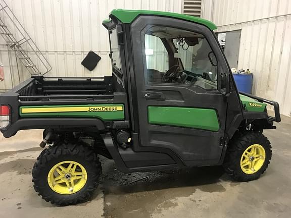 Image of John Deere XUV 835R equipment image 4