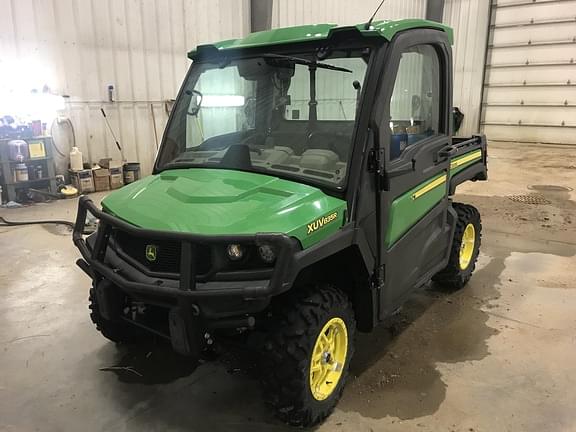 Image of John Deere XUV 835R equipment image 1