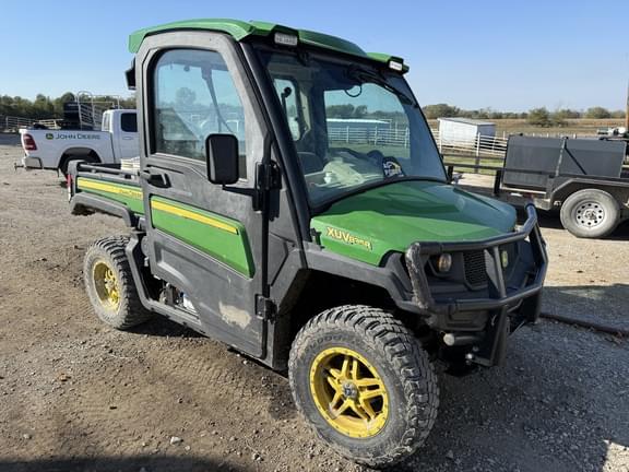 Image of John Deere XUV 835R equipment image 1