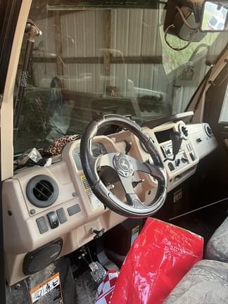 Image of John Deere XUV 835R equipment image 3