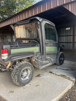 2018 John Deere XUV 835R Equipment Image0